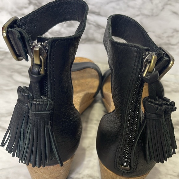UGG Zoe 2 Wedge Sandals Women’s 6.5 Black Leather Wedge Tassel Zipper Back - Picture 6 of 12